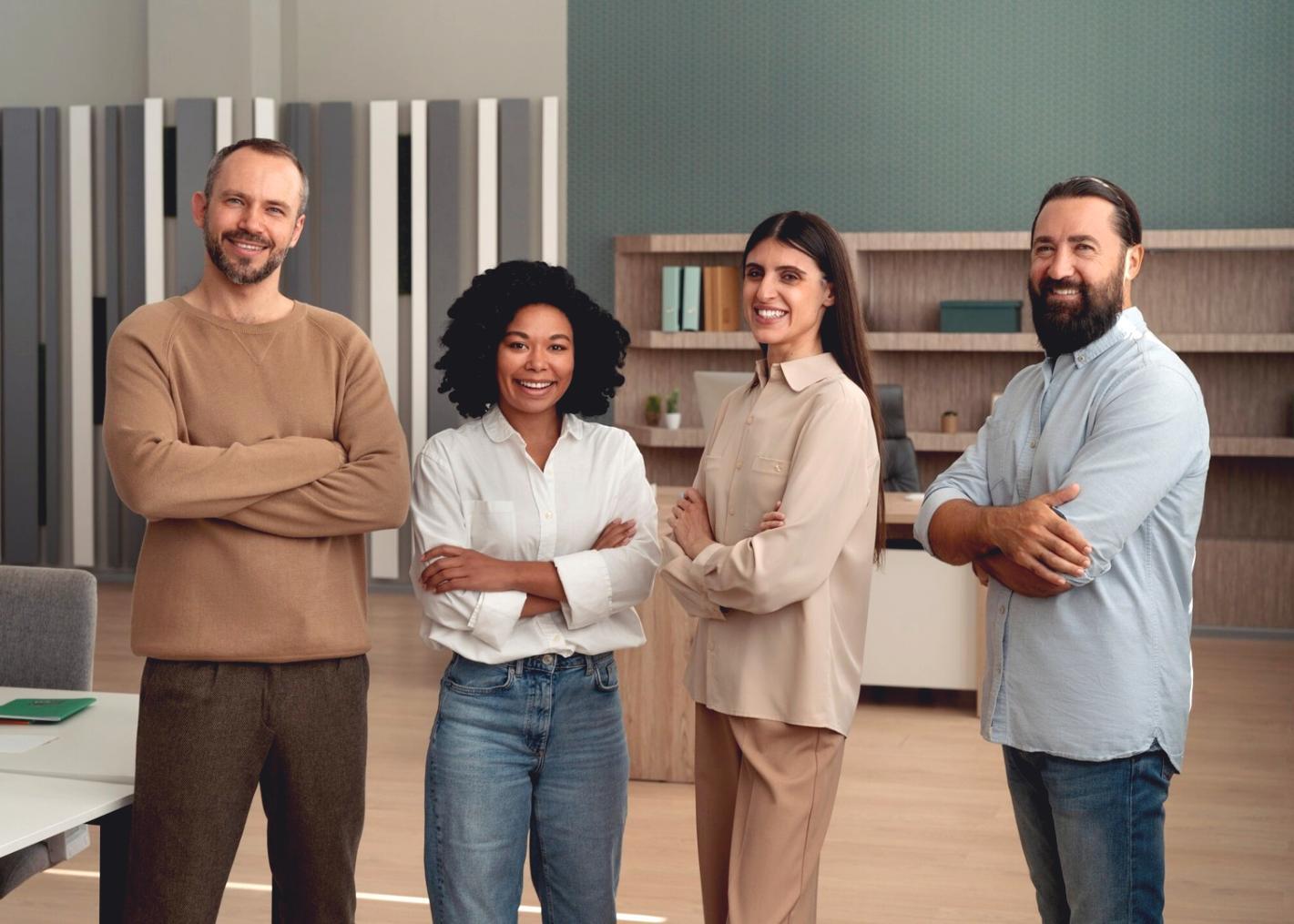 Finanzanalyst bei der Arbeit mit Geschäftsberichten